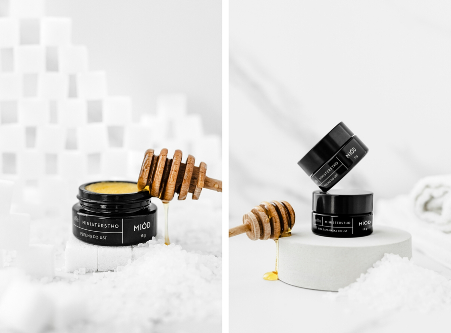 Honey: lip scrub